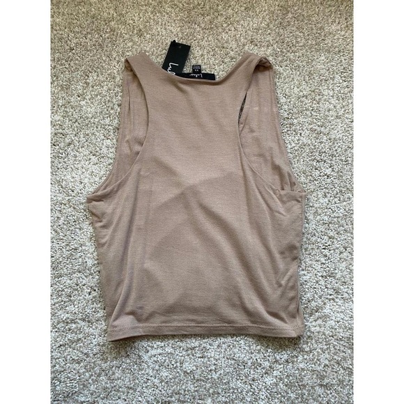 Tank Lulus‎ - Picture 4 of 4